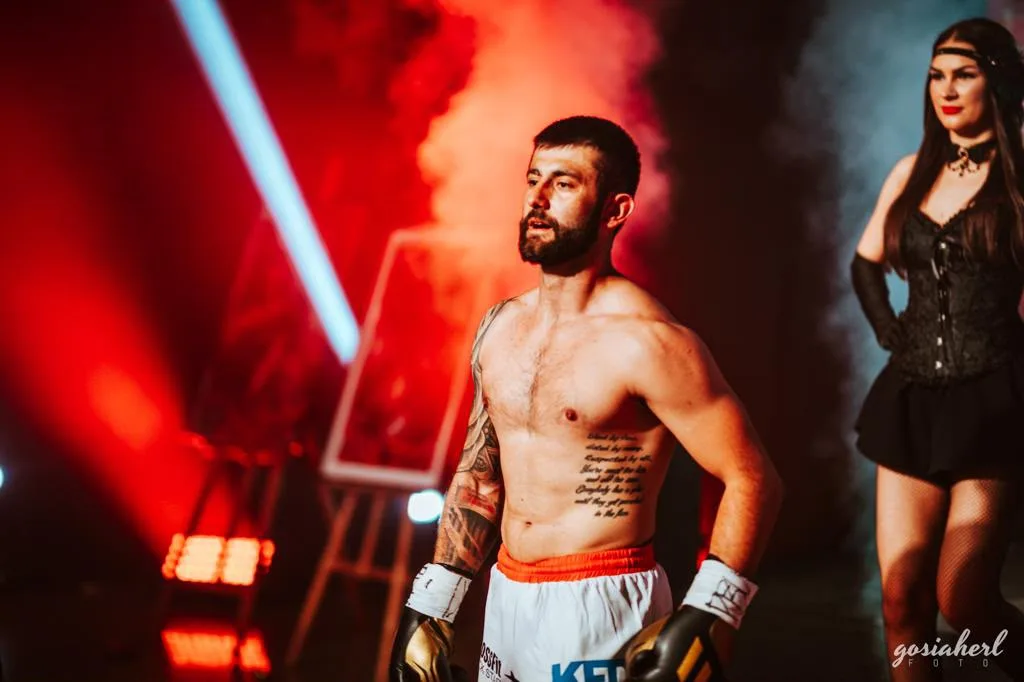 Artur Aleksiewicz przed walką bokserską